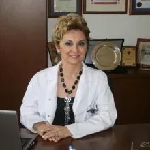 Uzm. Dr. A. Demet Aşkın — Anesteziyoloji Ve Reanimasyon, İstanbul. Portre fotoğrafı.