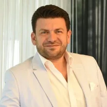 Prof. Dr. Bülent Dinç — Genel Cerrahi, Antalya. Portre fotoğrafı.