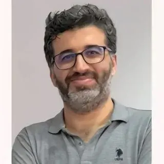 Uzm. Dr. Hasan Bayar — Çocuk ve Ergen Psikiyatrisi, Gaziantep. Portre fotoğrafı.