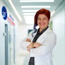 Op. Dr. Hilal Karahan — Kadın Hastalıkları Ve Doğum, Pendik, İstanbul. Portre fotoğrafı.