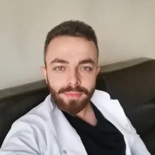 Dt. Furkan Uz — Diş Hekimi, Çankaya, Ankara. Portre fotoğrafı.