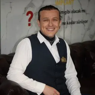 Dt. Emre Aldoğan — Diş Hekimi, İstanbul. Portre fotoğrafı.