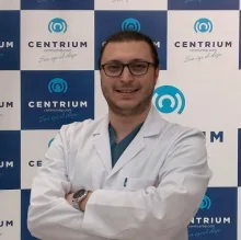 Dr. Dt. Mehmet Mert Özcan — Protetik Diş Tedavisi, Kadıköy, İstanbul. Portre fotoğrafı.