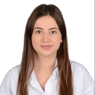 Kl. Psk. Simay Efe — Psikoloji, İstanbul. Portre fotoğrafı.