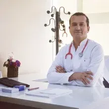 Uzm. Dr. Fahri Aydın — Çocuk Sağlığı Ve Hastalıkları, Adana. Portre fotoğrafı.