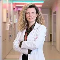 Kl. Psk. Merve Umay Candaş Demir — Psikoloji, Kadıköy, İstanbul. Portre fotoğrafı.
