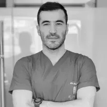 Dt. Serhat Boz — Diş Hekimi, Fatih, İstanbul. Portre fotoğrafı.