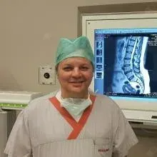 Prof. Dr. Bülent Erdoğan — Beyin Ve Sinir Cerrahisi, Ankara. Portre fotoğrafı.