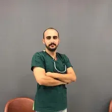 Dt. Burak Özdemir — Diş Hekimi, Tekirdağ. Portre fotoğrafı.
