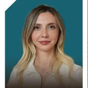 Kl. Psk. Miray Topaloğlu — Psikoloji, İzmir. Portre fotoğrafı.