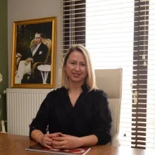 Doç. Dr. Demet Kokanalı — Kadın Hastalıkları Ve Doğum, Ankara. Portre fotoğrafı.