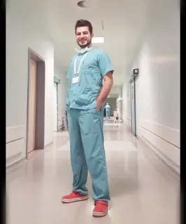 Doç. Dr. Uygar Miçooğulları profilinde yer alan galeri fotoğrafı.