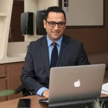 Prof. Dr. Hüseyin Cengiz — Kadın Hastalıkları Ve Doğum, İstanbul. Portre fotoğrafı.