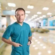 Op. Dr. Uğur Yaşar — Genel Cerrahi, Antalya. Portre fotoğrafı.