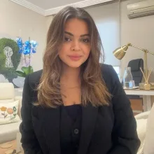 Kl. Psk. Melis Öztürkçe Yıldızhan — Psikoloji, İzmir. Portre fotoğrafı.