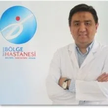 Op. Dr. Abdüsselam Tarık Artış — Genel Cerrahi, İstanbul. Portre fotoğrafı.