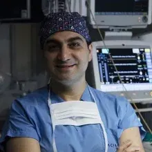 Prof. Dr. Güven Güvenç — Kulak Burun Boğaz, Sarıyer, İstanbul. Portre fotoğrafı.