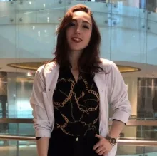 Dyt. Elif Nur Atmaca — Diyetisyen. Portre fotoğrafı.
