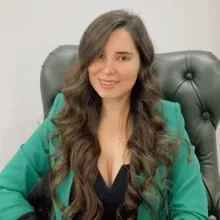 Uzm. Dr. Pınar Öner — Çocuk ve Ergen Psikiyatrisi, Bursa. Portre fotoğrafı.