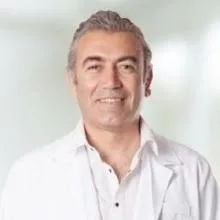 Op. Dr. Özcan Keskin — Göz Hastalıkları, Ankara. Portre fotoğrafı.