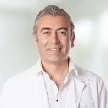 Op. Dr. Özcan Keskin — Göz Hastalıkları, Ankara. Portre fotoğrafı.