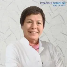 Uzm. Dr. Ayşe Nimet Karadayı — Tıbbi Patoloji, Maltepe, İstanbul. Portre fotoğrafı.