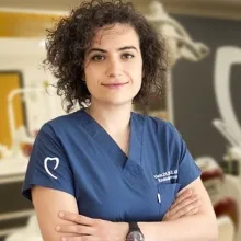 Uzm. Dt. Burcu Bilgin — Endodonti, Kocaeli. Portre fotoğrafı.