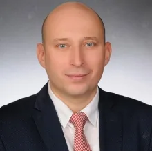 Prof. Dr. Altan Varol — Ağız Diş Ve Çene Cerrahisi, İstanbul. Portre fotoğrafı.