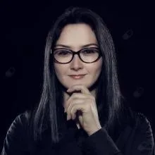 Psk. Esra Canbazlar — Psikoloji, Kadıköy, İstanbul. Portre fotoğrafı.