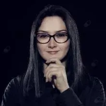 Psk. Esra Canbazlar — Psikoloji, Kadıköy, İstanbul. Portre fotoğrafı.