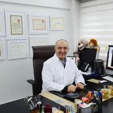 Dr. Dt. Razmik Ramiz Nahcivan — İstanbul. Portre fotoğrafı.