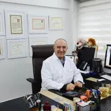 Dr. Dt. Razmik Ramiz Nahcivan — İstanbul. Portre fotoğrafı.