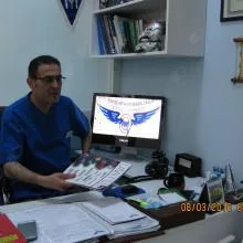 Uzm. Dr. Ertunç Türbedar — Sualtı hekimliği ve hiperbarik tıp, Eskişehir. Portre fotoğrafı.