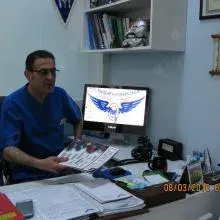 Uzm. Dr. Ertunç Türbedar — Sualtı hekimliği ve hiperbarik tıp, Eskişehir. Portre fotoğrafı.