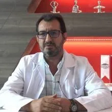 Op. Dr. Attila Okur — Kadın Hastalıkları Ve Doğum, İstanbul. Portre fotoğrafı.