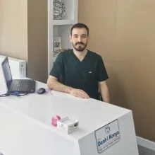 Dt. Süleyman Kanar — Diş Hekimi, Konya. Portre fotoğrafı.