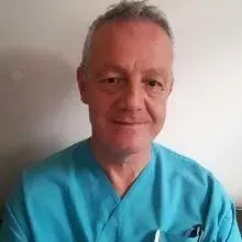Doç. Dr. Selim Çelebioğlu — Plastik Rekonstrüktif Ve Estetik Cerrahi, Ankara. Portre fotoğrafı.