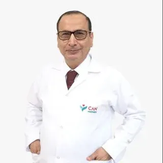 Prof. Dr. Mustafa Yaylacı — Tıbbi Onkoloji, Şişli, İstanbul. Portre fotoğrafı.