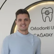Dr. Dt. Çağatay Günaydın — Muğla. Portre fotoğrafı.