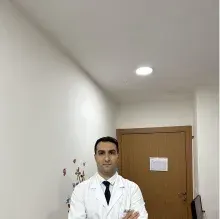 Uzm. Dr. Ilkın Hajıyev — Çocuk Sağlığı Ve Hastalıkları, Ankara. Portre fotoğrafı.