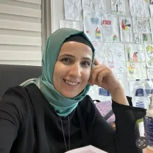 Uzm. Dr. Saliha Kılınç — Çocuk ve Ergen Psikiyatrisi, Başakşehir, İstanbul. Portre fotoğrafı.