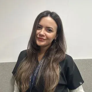 Dkt. Dilara Aydın Baş — Dil ve Konuşma Terapisi. Portre fotoğrafı.