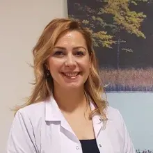 Uzm. Dr. Ayça Serap Tuncer Çakır — İç Hastalıkları. Portre fotoğrafı.