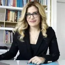 Uzm. Dr. Sevim Hacıarifoğlu Tolunay — Psikiyatri, Antalya. Portre fotoğrafı.