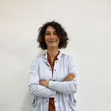 Dt. Elif Altan — Diş Hekimi, Sakarya. Portre fotoğrafı.
