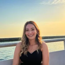 Psk. Dan. İrem Ak — Psikolojik Danışma ve Rehberlik. Portre fotoğrafı.