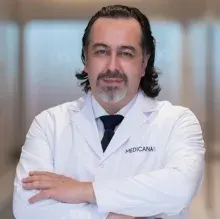 Uzm. Dr. Hakkı Kemal Erdinç — Çocuk Sağlığı Ve Hastalıkları, Ataşehir, İstanbul. Portre fotoğrafı.