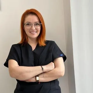 Dt. Zuhal Alparslan — Diş Hekimi, Kocaeli. Portre fotoğrafı.