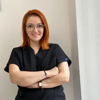 Dt. Zuhal Alparslan — Diş Hekimi, Kocaeli. Portre fotoğrafı.