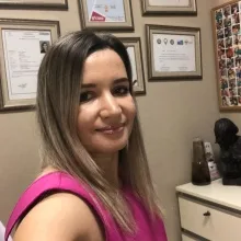 Uzm. Dr. Gülcan Türkeli — Kadın Hastalıkları Ve Doğum, Antalya. Portre fotoğrafı.